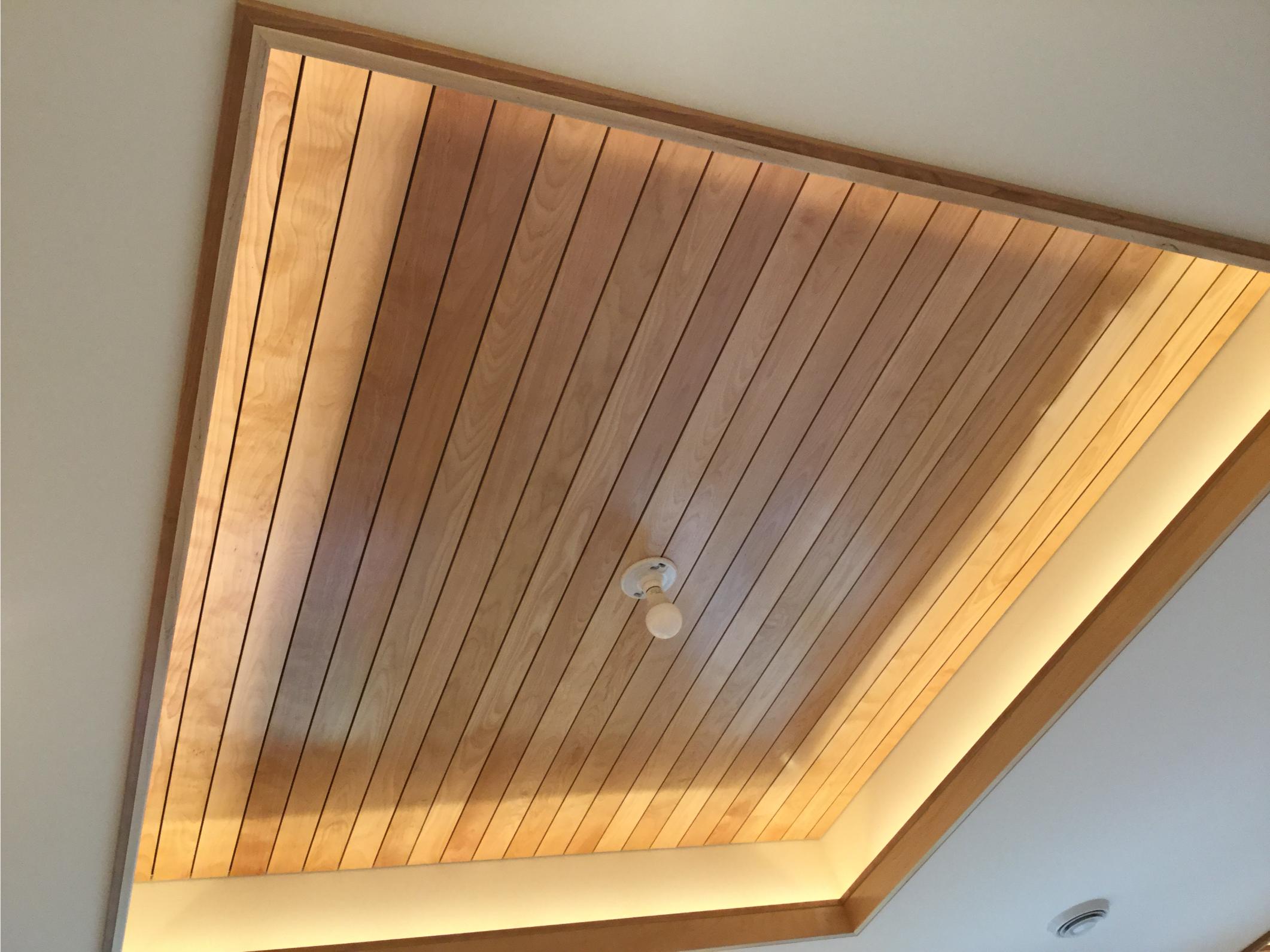 Recessed wooden ceiling with central light